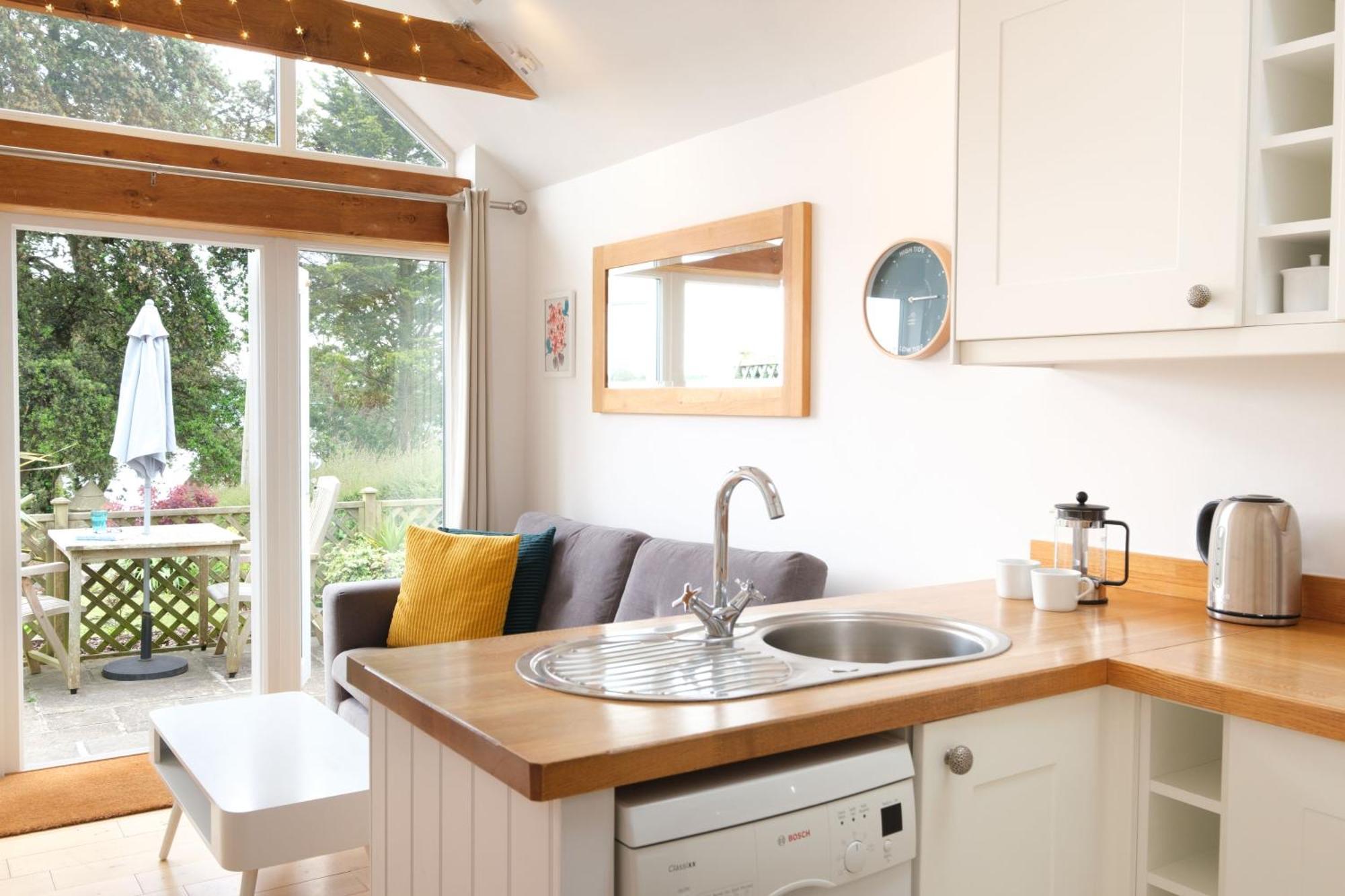 The Boathouse, Kingsbridge - Romantic Detached Annexe With Parking & Estuary Walk To Great Pub Holiday home