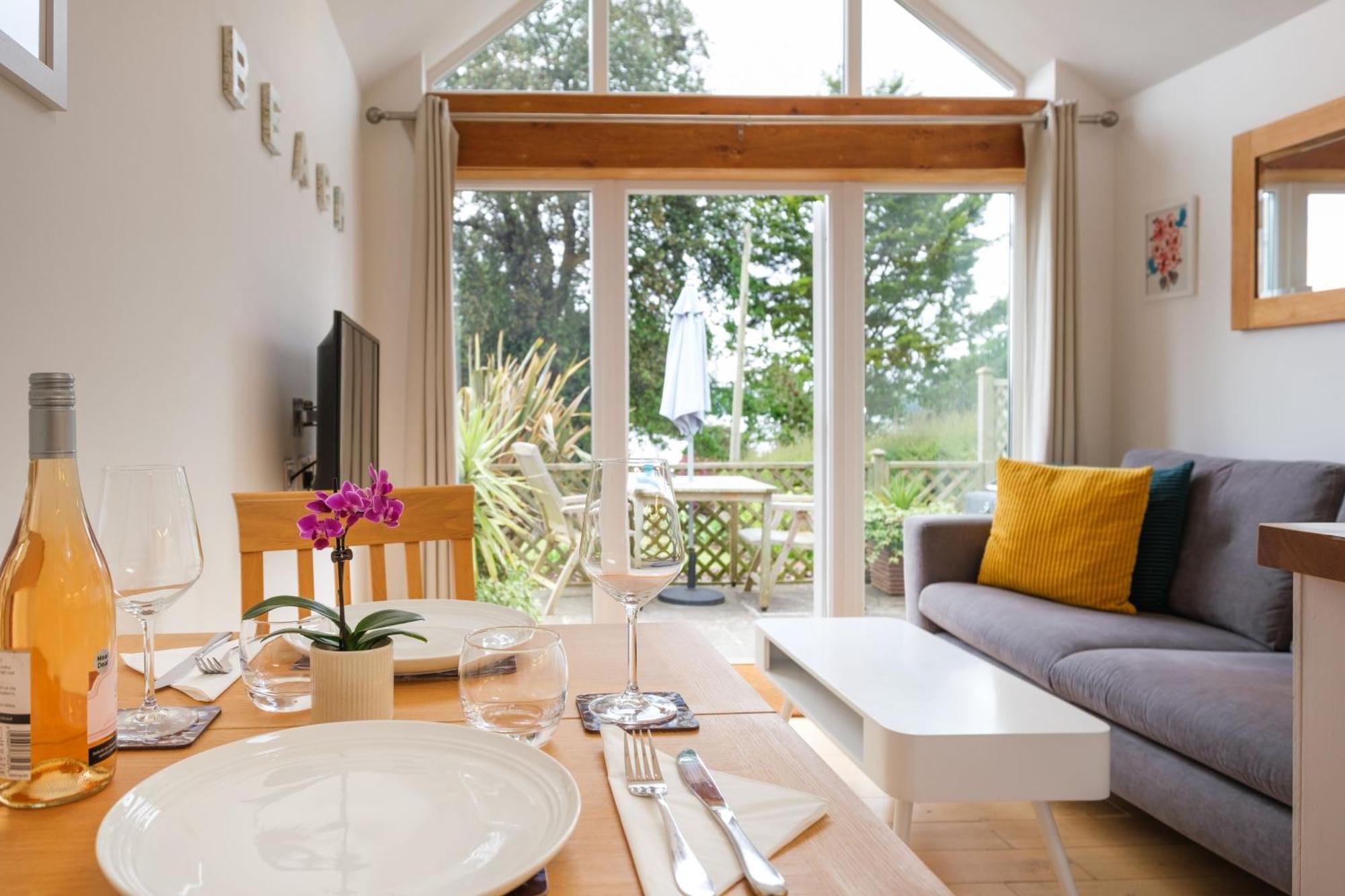 The Boathouse, Kingsbridge - Romantic Detached Annexe With Parking & Estuary Walk To Great Pub *